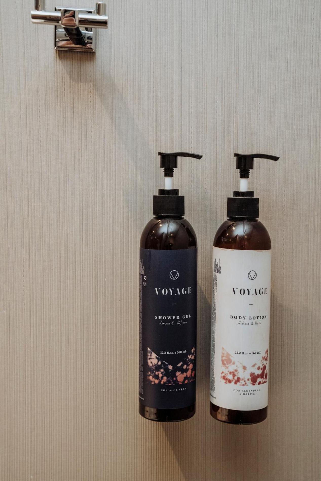 Novotel Medellin El Tesoro Экстерьер фото Shower gel and body lotion