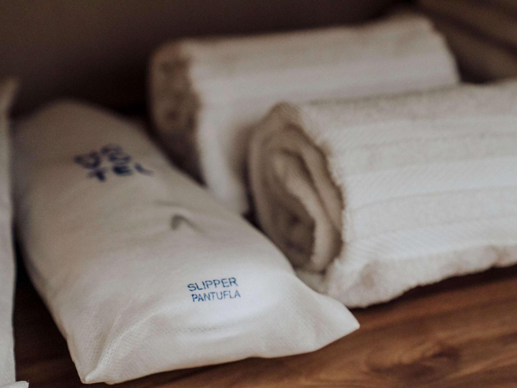 Novotel Medellin El Tesoro Экстерьер фото A folded bath sheet