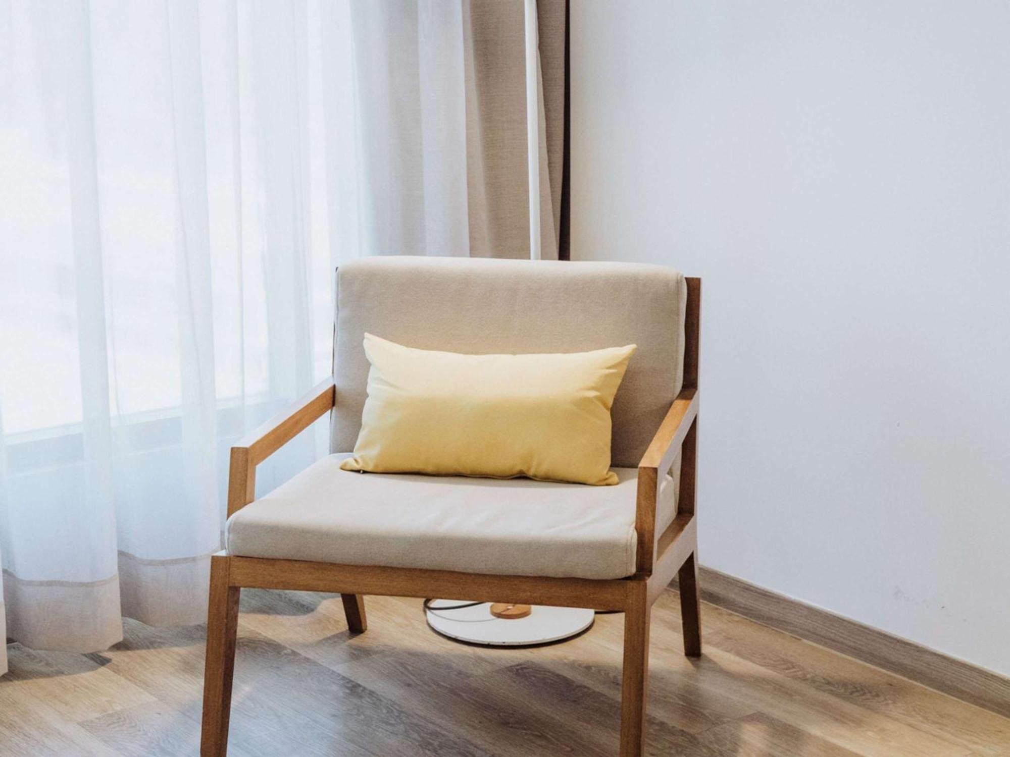 Novotel Medellin El Tesoro Экстерьер фото A chair with a cushion